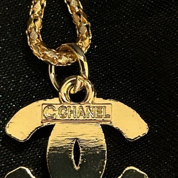 Chanel Gold Pearl Pendant Necklace - Picture 2 of 2